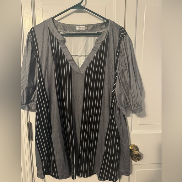 Tops - Super cute structured striped V-Neck. Casual to business casually. Never worn.
